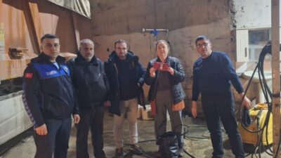 Tekirdağ’da dün akşam saatlerinde yanlışlıkla çöp konteynerine atılan cüzdan, belediye