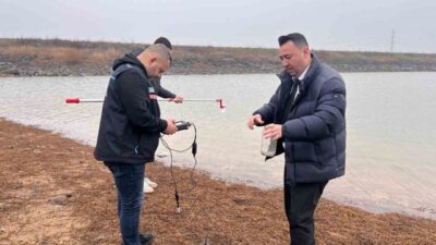 Tekirdağ’ın Hayrabolu ilçesine bağlı Temrezli Göleti’nde balık ölümleri yaşandı. Gölette