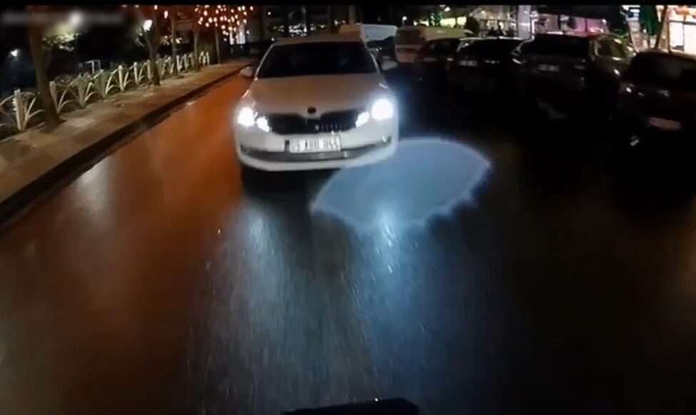 Tekirdağ Çorlu’da motosiklet ile otomobilin kafa kafaya çarpıştığı kazanın kask