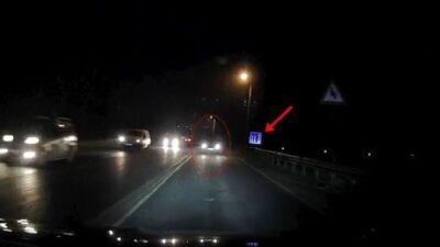 Tekirdağ Çorlu’da kazanın eşiğinden dönüldüğü anlar araç kamerasına yansıdı. Virajda