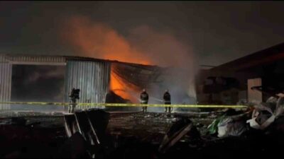 Tekirdağ’ın Çerkezköy ilçesinde bir tekstil geri dönüşüm fabrikasında çıkan yangın,
