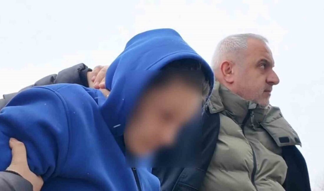 Tekirdağ’ın Süleymanpaşa ilçesinde bir evde çıkan yangının ardından bıçaklanmış halde