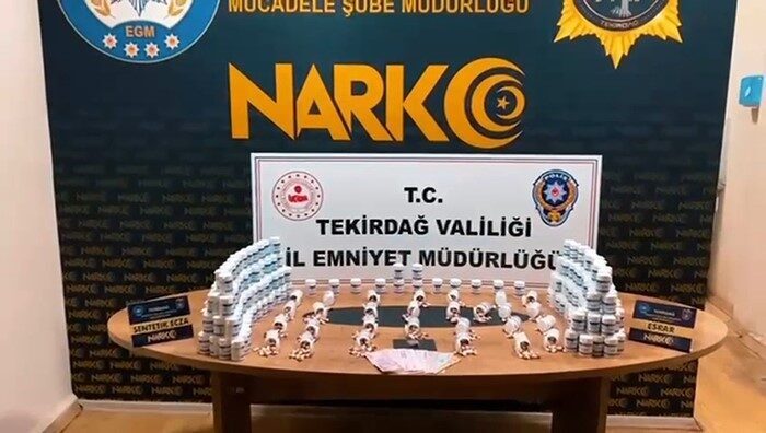 Tekirdağ’ın Çorlu ilçesinde sokak satıcılarına yönelik operasyonda yakalanan 2 şüpheli