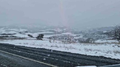 Tekirdağ’da dün akşam saatlerinde başlayan kar yağışı kent merkezinde etkisini