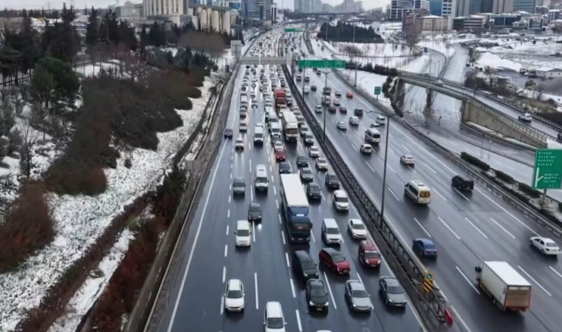 İstanbul’da etkili olan kar yağışının ardından akşam saatlerinde TEM Otoyolu