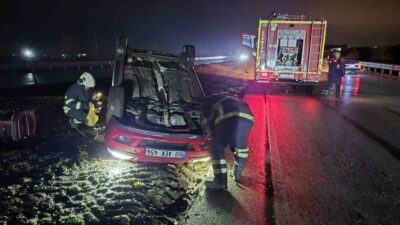 Hatay’da sürücüsünün kontrolünü kaybetmesiyle takla atarak ters dönen otomobildeki 2