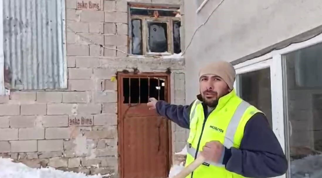 Sivas’ta bir köyde etkili olan tipiden kaçmak isteyen sahipsiz köpek