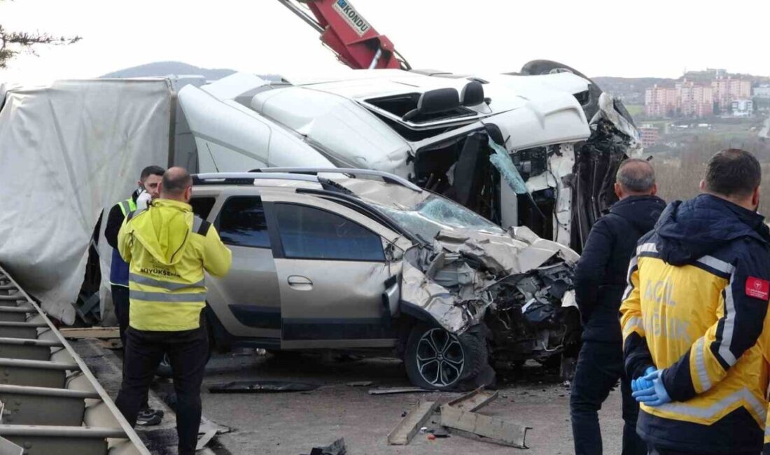 Samsun’un Canik ilçesinde kontrolden çıkan tırın karşı şeride geçerek otomobil