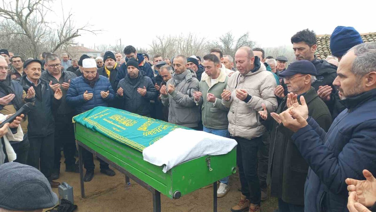 Edirne-Lalapaşa karayolunda karşı şeride geçen tırın çarpması sonucu hayatını kaybeden