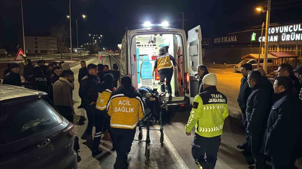 Afyonkarahisar’da tır ile otomobilin çarpışması sonucu meydana gelen trafik kazasında