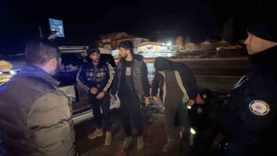 Tokat’ın Erbaa İlçesi’nde durdurulan otomobilde 3 kaçak göçmen yakalandı. Erbaa