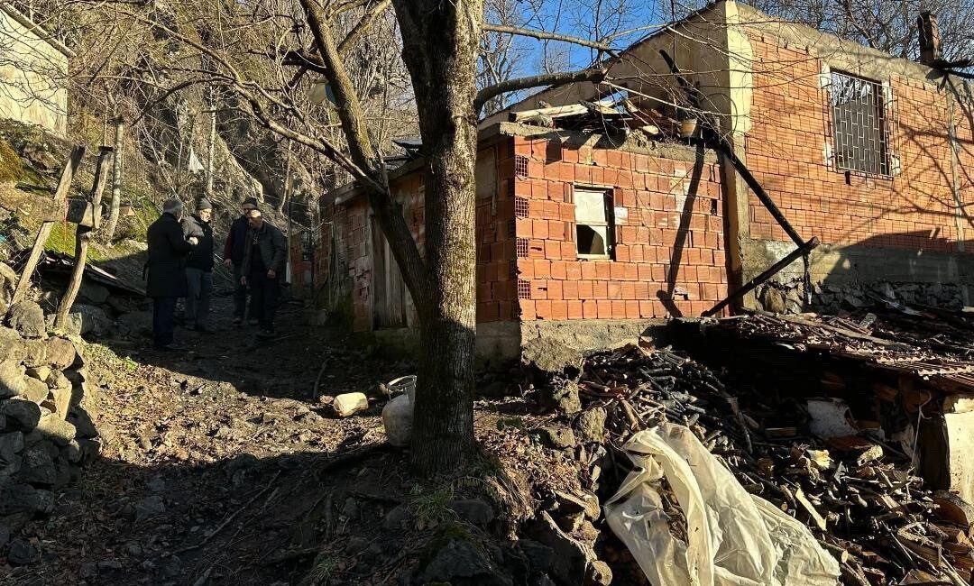 Tokat’ın Erbaa ilçesinde elektrik kaçağından çıktığı iddia edilen yangında bir