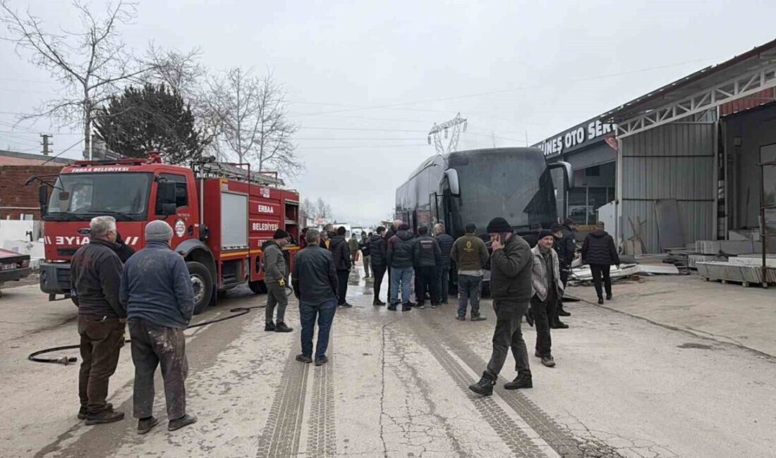Tokat’ın Erbaa ilçesinde Küçük Sanayi Sitesi içerisinde park halinde bulunan
