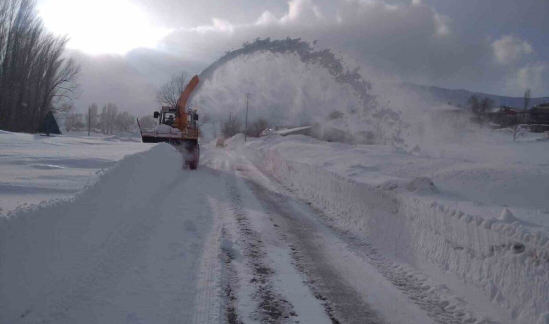 Karayolları ekiplerin uzun ve zorlu çalışmaları sonrasında kar nedeniyle kapanan