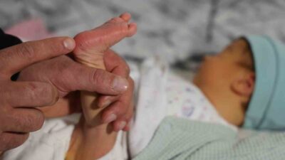 Adana’da yaşayan Mahmut ve Ülviye Deniz çifti, yeni doğan bebeklerinden