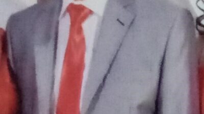 İzmir’in Torbalı ilçesinde bir gecekonduda çıkan yangın, itfaiye ekiplerinin müdahalesi