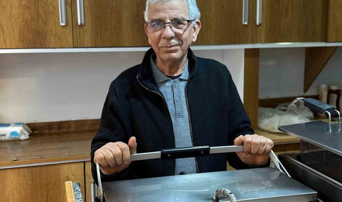 Aydın’ın Nazilli ilçesinde 40 yıldır tostçuluk yapan Mehmet Yıldız, Ankara