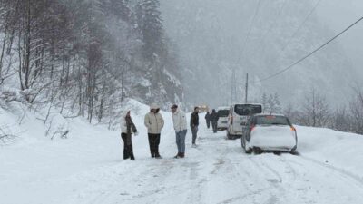 Trabzon-Bayburt karayolu Tilkibeli mevkiinde meydana gelen çığ nedeniyle karayolu ulaşıma
