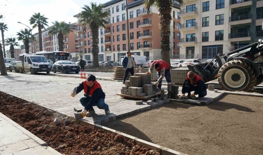 Kahramanmaraş Büyükşehir Belediyesi, Trabzon Bulvarı’nda altyapı çalışmaları tamamlanan kısımlarda yürüyüş