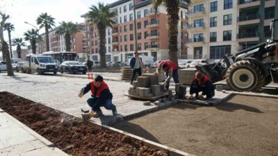 Kahramanmaraş Büyükşehir Belediyesi, Trabzon Bulvarı’nda altyapı çalışmaları tamamlanan kısımlarda yürüyüş