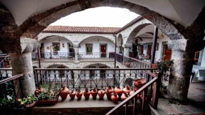 Trabzon’da 1873 tarihli Vilayet Salnamesi’nde, kent merkezinde 33 han bulunurken