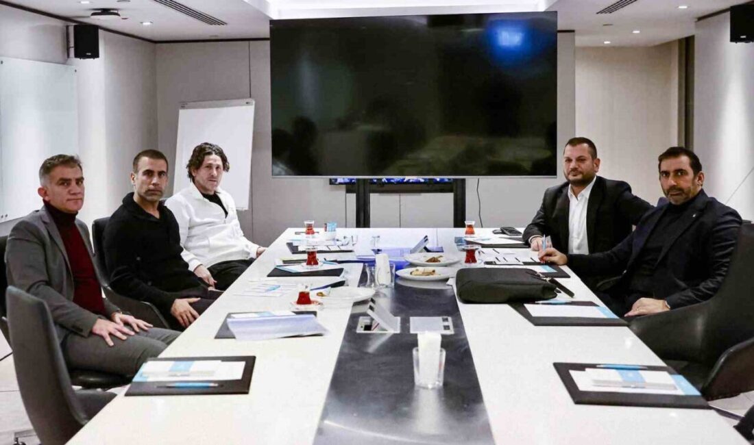 Trabzonspor’da yönetim ve teknik heyet, devam eden transfer çalışmaları ve