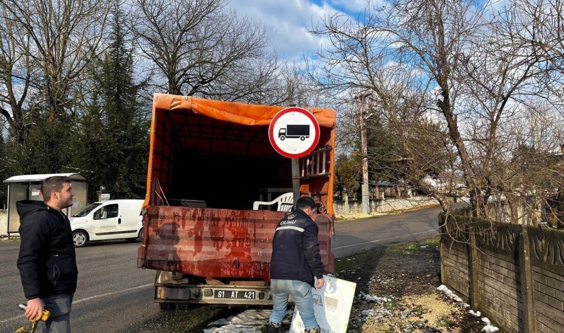 DÜZCE(İHA) – Düzce’nin Çilimli ilçesinde belediye ekipleri ilçe genelinde trafik