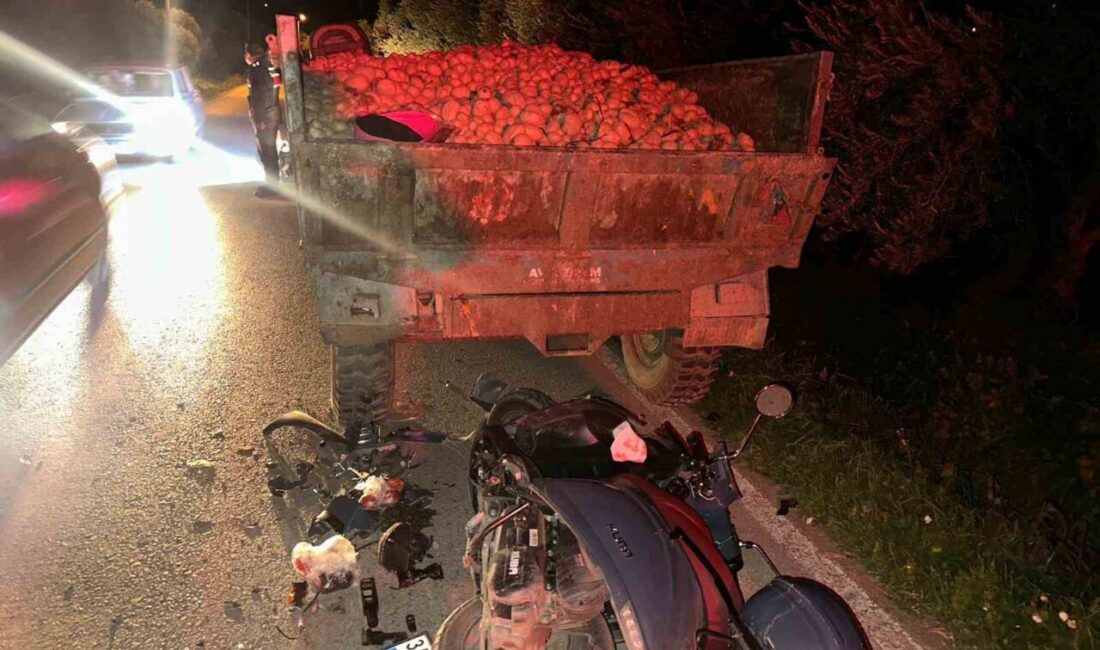 İzmir’in Ödemiş ilçesinde, duraklama yapan traktör römorkuna arkadan çarpan motosikletin