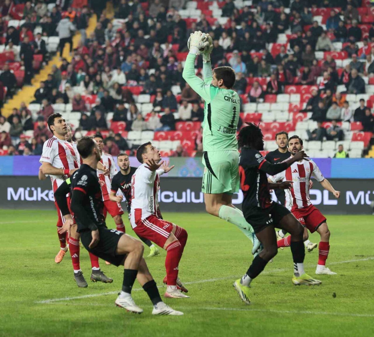 Trendyol Süper Lig’in 19. haftasında Antalyaspor, sahasında karşılaştığı Gençlerbirliği’ni 2-1