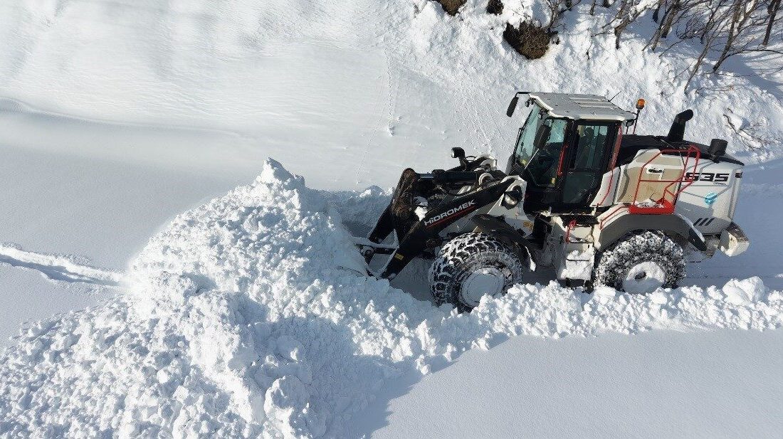 Tunceli İl Özel İdaresi ekipleri, il genelinde etkisini sürdüren yoğun