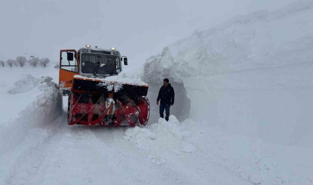 Tunceli’de Mercan Grup Köy Yolu’nda kar kalınlığının yer yer 3,5
