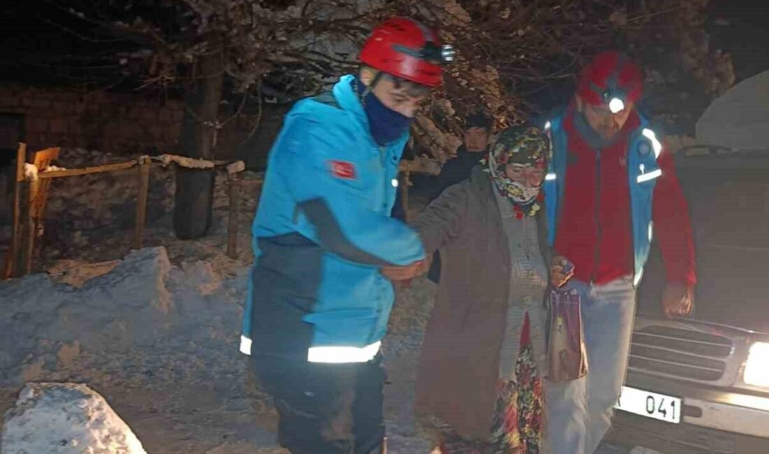 Tunceli’de Ulusal Medikal Kurtarma Ekibi (UMKE), zorlu kış şartlarında vatandaşların