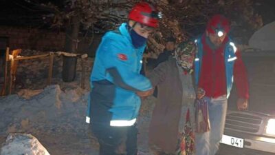Tunceli’de Ulusal Medikal Kurtarma Ekibi (UMKE), zorlu kış şartlarında vatandaşların