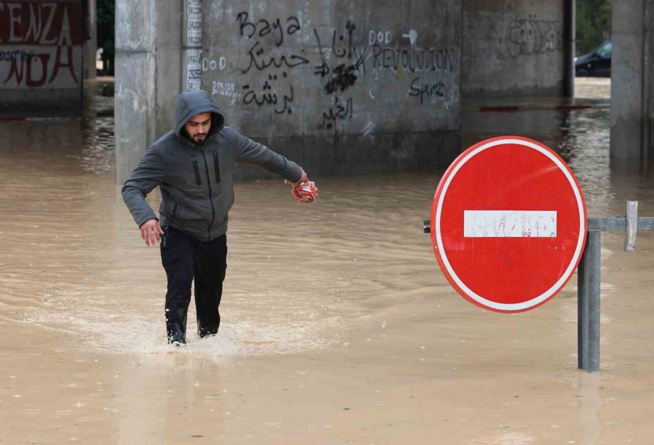 Tunus’ta 1950 yılından bu yana görülen şiddetli yağışlarda 4 kişi