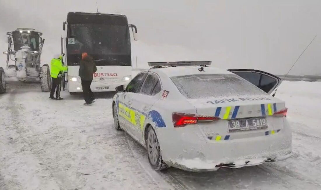 Kayseri’de Erciyes yolu üzerinde mahsur kalan ve donma tehlikesi yaşayan