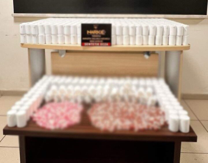 Turgutlu’da narkotik ekiplerinin düzenlediği operasyonda bir şüphelinin üzerinde ve eşyalarında