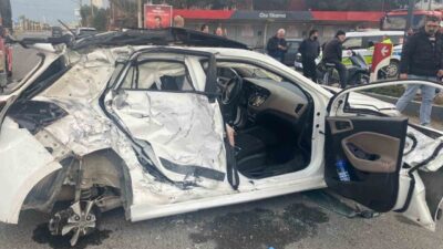 Manisa’nın Turgutlu ilçesinde yolcu otobüsü ile otomobilin çarpışması sonucu meydana