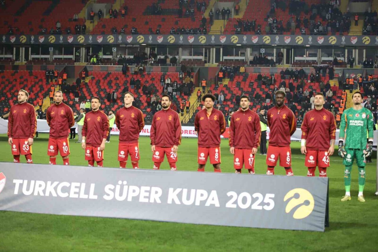 Turkcell Süper Kupa yarı finalinde Galatasaray ile Trabzonspor karşılaşıyor. Müsabakanın