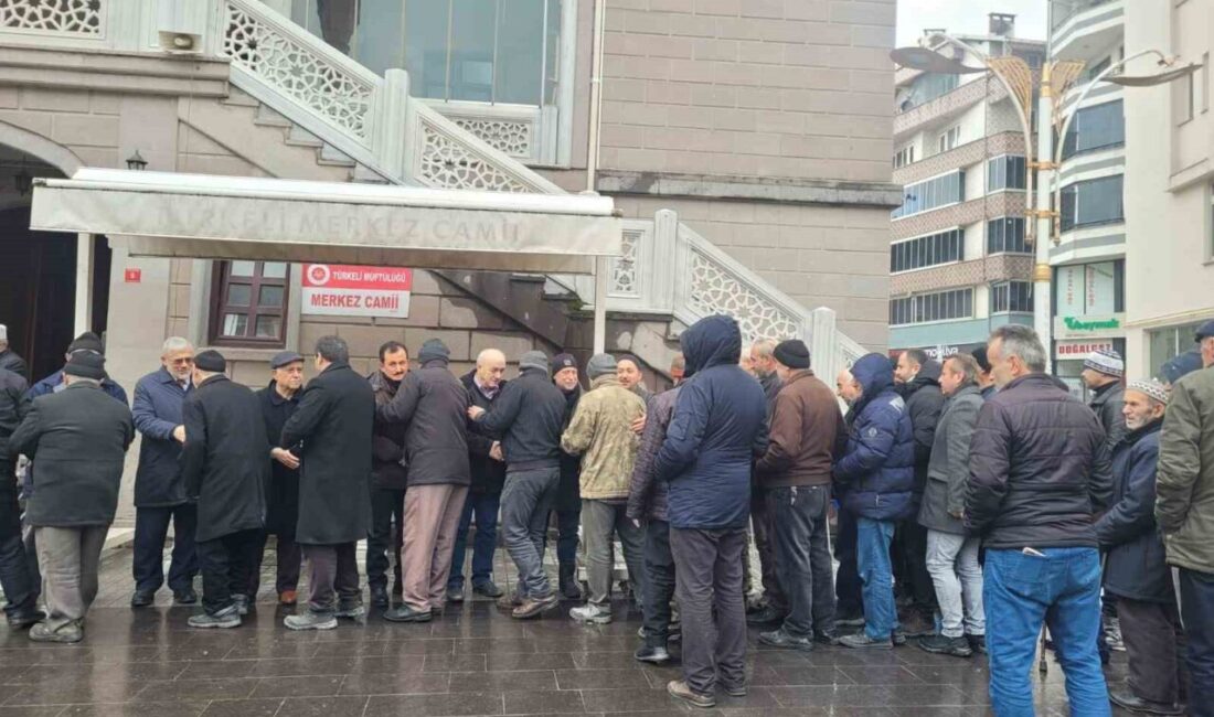Sinop’un Türkeli ilçesinde umre yolcuları dualarla uğurlandı. Türkeli Merkez Cami