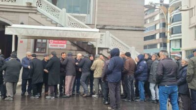 Sinop’un Türkeli ilçesinde umre yolcuları dualarla uğurlandı. Türkeli Merkez Cami