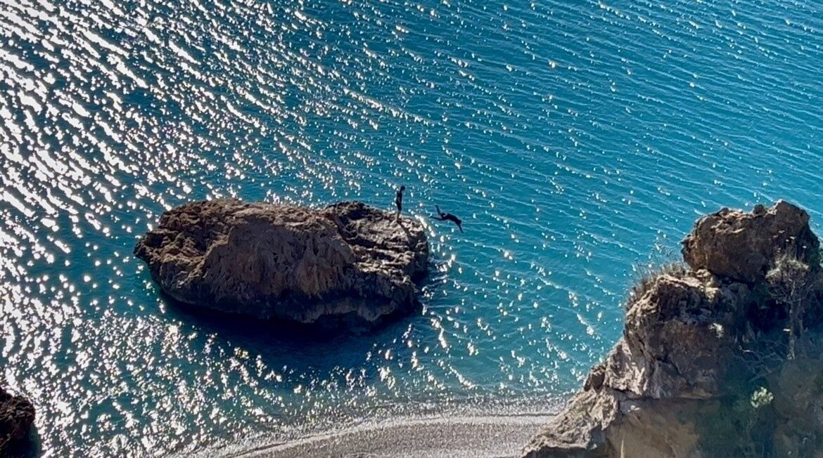 Türkiye’nin büyük bölümünde yoğun kar yağışı ve buzlanma nedeniyle eğitime