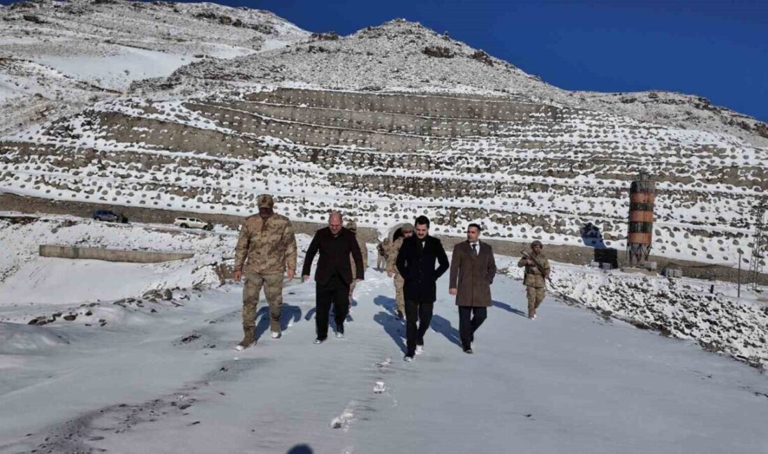 Tuzluca Kaymakamı Abdüllatif Yılmaz, Kaymakam Adayı Eftal Palabıyık ile birlikte