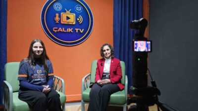 Kayseri’de lise öğrencileri, öğretmenleri ile beraber okulda kurdukları TV stüdyosunda