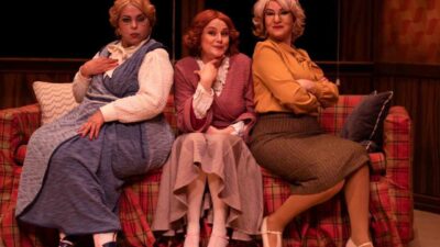 Kocaeli Büyükşehir Belediyesi Şehir Tiyatroları’nın “Üç Jokerli Konken” adlı oyunu