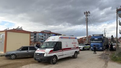 Manisa’nın Kula ilçesinde üç tekerlekli elektrikli bisiklet, sürücüsünün yolda bulunan