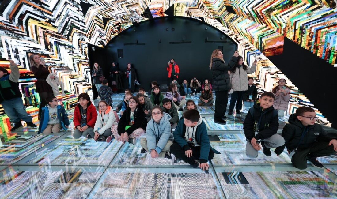 Çocuklar, Küçükçekmece Belediyesi tarafından düzenlenen kültür gezileri ile eğlenceli ve