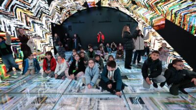 Çocuklar, Küçükçekmece Belediyesi tarafından düzenlenen kültür gezileri ile eğlenceli ve