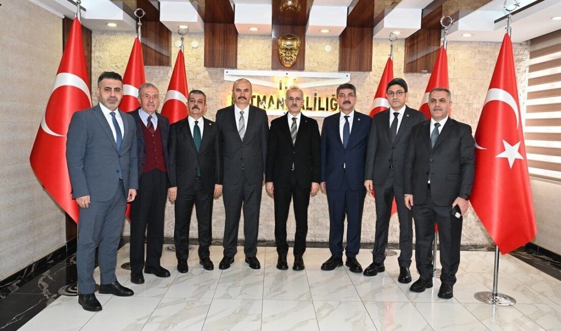 Ulaştırma ve Altyapı Bakanı Abdulkadir Uraloğlu, çeşitli programlara katılmak ve