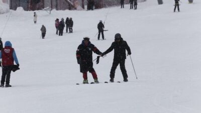 Türkiye’nin kış turizmi açısından önemli merkezlerinden Uludağ’da soğuk hava etkisini