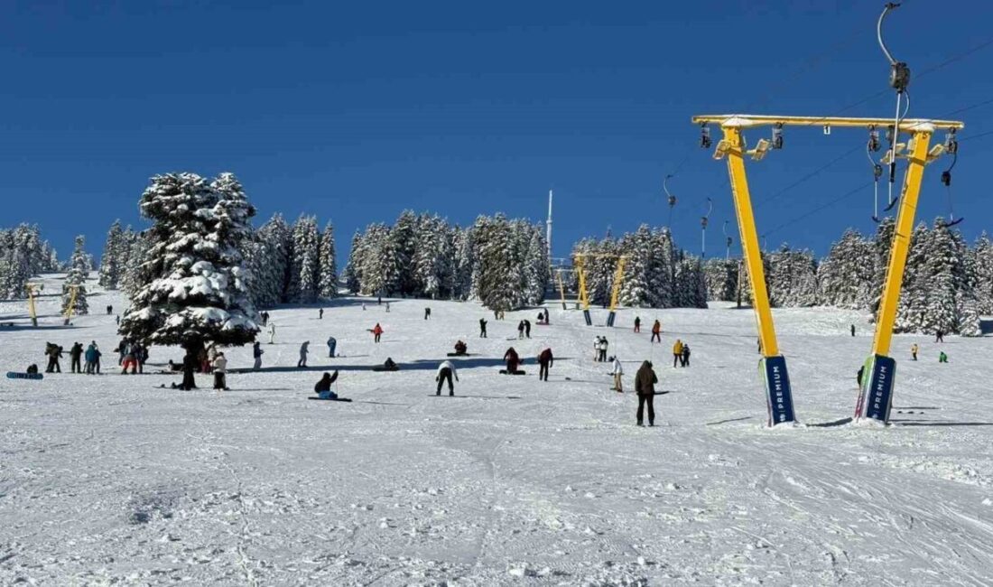 Türkiye genelinde okulların sömestr tatiline girmesiyle birlikte Uludağ zirvesi turist